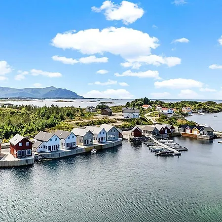 Holiday Averoy Vii 度假居 Karvåg