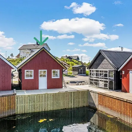 Holiday Averoy Vii 度假居 Karvåg